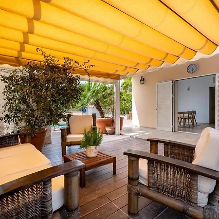 Cozy And Charming With Pool *