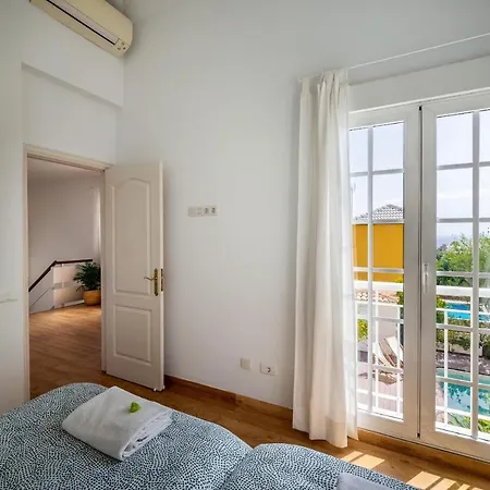 Cozy And Charming With Pool Villa